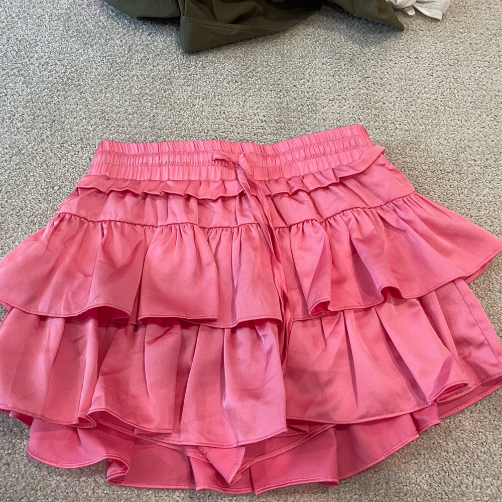 Pink mini ruffle skirt size small with built in shorts in perfect condition!!